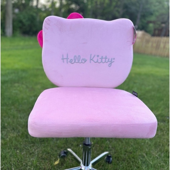 Hello Kitty® Kawaii Swivel Vanity Chair - Picture 8 of 9